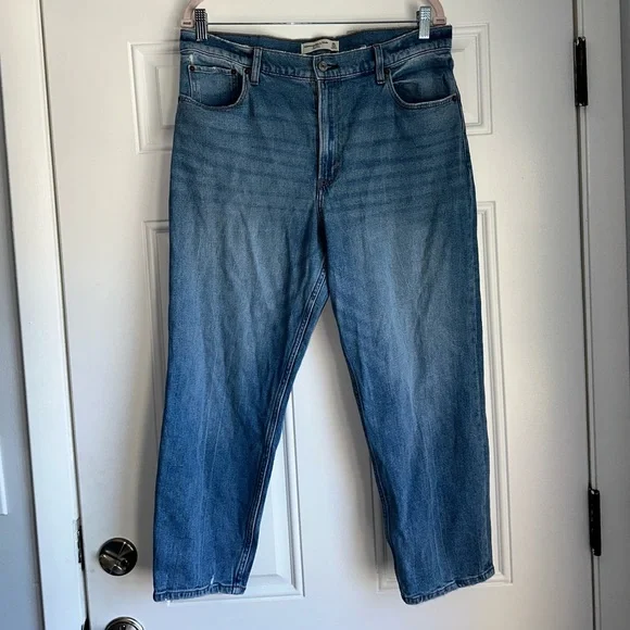 Abercrombie & Fitch size 31 12 S High Rise waist Mom jeans pants in medium wash - Picture 5 of 7
